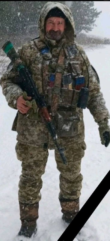 🕯️ На Сумщині загинув оборонець з Бердичівщини Олександр Сісецький Знову скорботна звістка сколихнула Бердичівщину… Стало відомо про загибель Захисника України, військовослужбовця, Героя, уродженця села Шпичинці Вчорайшенської громади — Сісецького Олександра Васильовича (27.08.1971 р.н.). 🇺🇦 Олександр Васильович загинув 30 січня 2026 року під час виконання бойового завдання поблизу населеного пункту Вакалівщина Сумської області. 📍 Народився у селі Шпичинці Бердичівського району, був зареєстрований у селі Здвижівка Бучанської громади Київської області. 🪖 Мобілізований 6 березня 2023 року Дністровським РТЦК та СП Чернівецької області. ⚔️ Проходив службу на посаді інспектора прикордонної служби 2 категорії — навідника другої групи ПТРК. 💬 Олександр був мужнім і відданим воїном, користувався заслуженим авторитетом та повагою серед побратимів. 😔 Рідні та близькі втратили батька, брата та дідуся. У скорботі — друзі, знайомі та вся громада. 🕯️ Вічна пам’ять і шана Герою. Щирі співчуття рідним та близьким. джерело: офіційна інформація громади 🔔 Новини Бердичева | Пульс міста в Telegram: https://t.me/newsberd