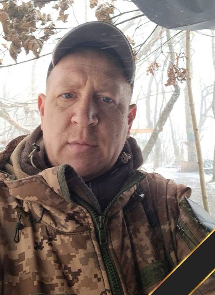 Бердичівська громада втратила Захисника України. З болем і глибоким сумом повідомляємо про загибель нашого земляка: 🕯️ Яковишин Михайло Вікторович 1982 - 01.02.2026 Михайло Яковишин закінчив Райгородоцьку загальноосвітню школу, працював на ДП «РИТМ» ТОВ «РОСТ». 🇺🇦 У липні 2022 року був призваний на військову службу. Служив командиром гармати самохідного артилерійського взводу 14-ї окремої механізованої бригади імені князя Романа Великого Сухопутних військ ЗСУ. Вірний військовій присязі, мужньо захищав суверенітет і незалежність України. 💔 Молодший сержант Михайло Яковишин загинув внаслідок ворожого обстрілу під час виконання бойового завдання у Куп’янському районі Харківської області. До останнього подиху він залишався на бойовому посту, виборюючи свободу Батьківщини та право українців на життя. 🙏 Бердичівська міська рада, виконавчий комітет та вся громада висловлюють щирі співчуття родині, близьким і побратимам загиблого Героя. 🕯️ Світла пам’ять про Михайла Яковишина назавжди залишиться у серцях бердичівлян. Його ім’я - серед тих, хто не зрадив і не відступив. #війна