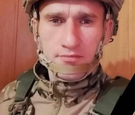 🕯 На Донеччині загинув захисник з Бердичівщини Ігор Лиза. Страшна війна без жалю забрала ще одне життя мешканця нашої громади, нашого Захисника, який боронив Україну від російського окупанта. Лиза Ігор Вікторович, 11.10.1990 р.н., житель Бердичівського району, Краснопільської громади, с. Молочки. Був призваний на військову службу по мобілізації Святошинським РТЦК та СП м. Києва 21.12.2024 року. 🔹 Вірний Військовій присязі та Українському народові, мужньо виконавши свій обов’язок, загинув 3 грудня 2025 року поблизу н.п. Костянтинівка Донецької області. 💔 Словами неможливо загоїти біль утрати. Смерть Захисника - це велике горе для родини та болючий шрам для всієї громади. 🕯 У цю скорботну мить висловлюємо щирі співчуття рідним і близьким полеглого Воїна. Разом з вами схиляємо голови в глибокій скорботі. 🛡 Кожен загиблий Захисник назавжди залишиться символом мужності, патріотизму та незламності українського народу. 🇺🇦 Вічна пам’ять і вічна слава Герою. Слава Україні! Героям Слава! #війна