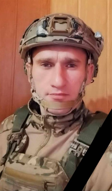 🕯 На Донеччині загинув захисник з Бердичівщини Ігор Лиза. Страшна війна без жалю забрала ще одне життя мешканця нашої громади, нашого Захисника, який боронив Україну від російського окупанта. Лиза Ігор Вікторович, 11.10.1990 р.н., житель Бердичівського району, Краснопільської громади, с. Молочки. Був призваний на військову службу по мобілізації Святошинським РТЦК та СП м. Києва 21.12.2024 року. 🔹 Вірний Військовій присязі та Українському народові, мужньо виконавши свій обов’язок, загинув 3 грудня 2025 року поблизу н.п. Костянтинівка Донецької області. 💔 Словами неможливо загоїти біль утрати. Смерть Захисника - це велике горе для родини та болючий шрам для всієї громади. 🕯 У цю скорботну мить висловлюємо щирі співчуття рідним і близьким полеглого Воїна. Разом з вами схиляємо голови в глибокій скорботі. 🛡 Кожен загиблий Захисник назавжди залишиться символом мужності, патріотизму та незламності українського народу. 🇺🇦 Вічна пам’ять і вічна слава Герою. Слава Україні! Героям Слава! #війна