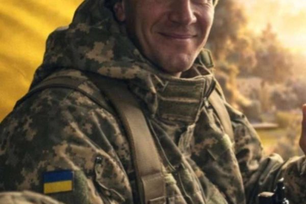 🕯 Підтвердилась загибель оборонця України з Бердичівщини Володимира Марусіча. З глибоким сумом стало відомо про загибель військовослужбовця Збройних Сил України, уродженця села Мала Чернявка Вчорайшенської громади Бердичівського району — Володимира Олександровича Марусіча (18.07.1992 р.н.). З 6 грудня 2025 року він вважався зниклим безвісти під час виконання бойового завдання поблизу населеного пункту Степове Синельниківського району Дніпропетровської області. На жаль, надія на добру звістку не справдилася — підтвердилася його загибель. Володимир народився у селі Мала Чернявка. 11 квітня 2025 року був мобілізований до лав Збройних Сил України. Служив кулеметником 3 механізованого відділення 3 механізованого взводу 9 механізованої роти 3 механізованого батальйону. До останнього подиху він залишався вірним військовій присязі, сумлінно та гідно виконував свій обов’язок перед Україною. Побратими знали його як мужнього, надійного та відданого воїна. Для рідних він назавжди залишиться люблячим сином і братом. Бердичівщина схиляє голови у скорботі разом із родиною Захисника та висловлює щирі співчуття його рідним і близьким. #війна