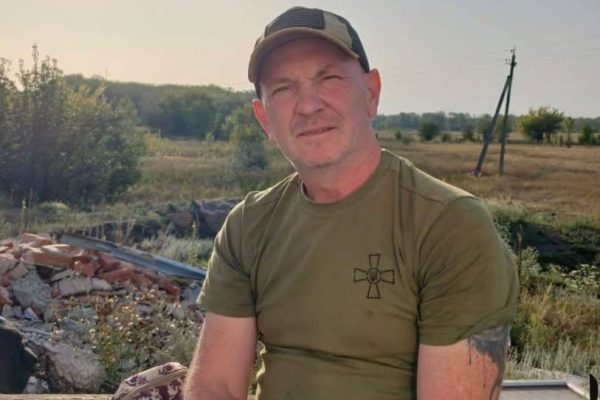 🕯 Бердичівська громада попрощається із Захисником України Сергієм Зелінським. З болем і сумом Бердичівська громада повідомляє про втрату Захисника України — Сергія Анатолійовича Зелінського. Він служив у складі Третьої окремої штурмової бригади Збройних Сил України. Вірний військовій присязі та Українському народові, Сергій мужньо боронив суверенітет і незалежність нашої держави. На жаль, старший солдат Сергій Зелінський помер від поранень, отриманих у бою за Україну. До останнього він виконував свій військовий обов’язок, захищаючи свободу Батьківщини та право українського народу на життя. 🕯 Прощання із Захисником відбудеться у понеділок, 9 березня. О 14:00 — заупокійне богослужіння у Свято-Преображенському храмі (вул. Червона, 28а). О 15:00 — церемонія прощання у гарнізонному Будинку офіцерів (вул. Є. Старікова, 17). Поховають Героя на кладовищі по вул. Бистрицькій. Бердичівська громада висловлює щирі співчуття рідним і близьким Захисника. Вічна пам’ять і слава Герою 🇺🇦 #війна