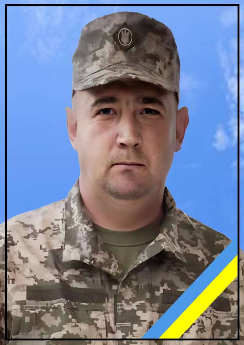 🕯 У боях з ворогом загинув захисник з Бердичівщини Михайло Мацюк. З глибоким сумом стало відомо про загибель українського воїна, уродженця села Павелки Бердичівського району — Михайла Петровича Мацюка (1988 р.н.). Солдат Збройних Сил України тривалий час вважався зниклим безвісти — з 20 листопада 2024 року. Після проведення необхідних експертиз та встановлення обставин стало відомо про його загибель. Михайло Мацюк, військовослужбовець військової частини А4395, загинув 20 листопада 2024 року у місті Вовчанськ Чугуївського району Харківської області. Під час виконання бойового завдання із захисту України він загинув внаслідок ударів ворожих FPV-дронів. Він до останнього виконував свій військовий обов’язок, боронячи свободу та незалежність нашої держави. Бердичівщина схиляє голови у скорботі разом із родиною, близькими та побратимами загиблого воїна. Вічна пам’ять та слава Герою України 🇺🇦 #війна