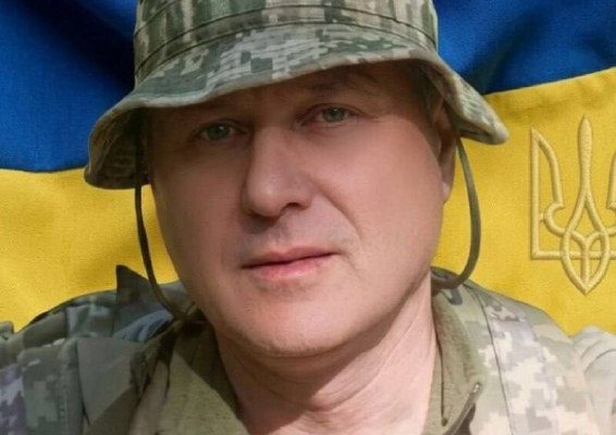 🇺🇦 На Бердичівщину на щиті повертається Захисник Віталій Бартош. Війна не приходить сама… Вона приносить горе і біль, забирає життя. Це – страшна ціна нашої свободи та незалежності. 🕯️ До Андрушівської громади, с.Гальчин Бердичівського району, на щиті повертається військовослужбовець Бартош Віталій Володимирович, 1978 року народження, уродженець м.Київ. 🇺🇦 Захисник проходив службу старшим стрільцем-оператором 2 механізованого батальйону в/ч А4674. 💔 25 жовтня 2024 року в районі н.п.Вишневе Покровського району Донецької області, внаслідок бойових дій, він отримав поранення, несумісні з життям. 🙏 Щирі співчуття рідним і близьким. Вічна пам’ять і слава Герою. #війна