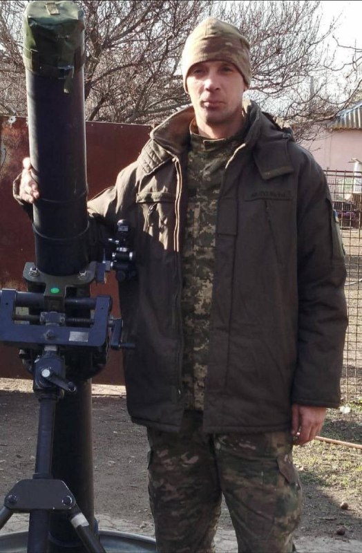 🇺🇦 Внаслідок атаки FPV-дронів загинув Захисник з Бердичівщини В’ячеслав Панов. 💔 Сумна звістка знову сколихнула Бердичівщину… 🕯️ Загинув наш земляк, житель селища Гришківці — Панов В’ячеслав Анатолійович, 04 липня 1985 року народження. 🇺🇦 В’ячеслав був старшим навідником мінометного відділення. У вересні 2024 року став на захист України, залишаючись вірним військовій присязі до останнього. 💥 06 червня 2025 року, під час виконання бойового завдання поблизу н.п. Муравка Покровського району Донецької області, загинув внаслідок атаки ворожих FPV-дронів. 😔 Тривалий час він вважався зниклим безвісти… Громада вірила та чекала, але, на жаль, дива не сталося. 👨‍👩‍👦 Родина втратила найдорожче — люблячого сина, турботливу людину, справжнього Героя. 🙏 Щирі співчуття рідним і близьким. Схиляємо голови у глибокій скорботі разом із родиною. 🕯️ Світла пам’ять Герою. Вічна слава Захиснику України. #війна