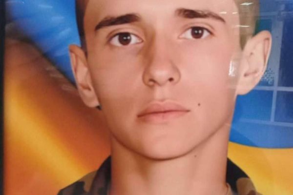 🇺🇦 Бердичівщина втратила Захисника — підтвердилась загибель Дмитра Лиса. 💔 Ще одна болюча втрата для громади… 🕯️ Загинув Лис Дмитро, військовослужбовець з Бердичева. 🪖 Захисник служив стрільцем-снайпером механізованого відділення 17-ї окремої важкої механізованої Криворізької бригади імені Костянтина Пестушка. 🇺🇦 Вірний військовій присязі, мужньо боронив Україну, її свободу та незалежність. 💥 Молодший сержант Дмитро Лис загинув у бою на курському напрямку, до останнього виконуючи свій військовий обов’язок. 🙏 Щирі співчуття родині, близьким та побратимам. Схиляємо голови у глибокій скорботі. 🕯️ Світла пам’ять Герою. Вічна слава Захиснику України. #війна