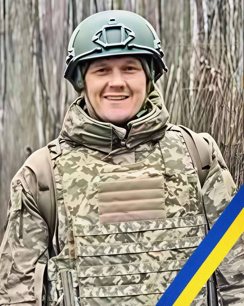 🇺🇦 Бердичівщина втратила ще одного Героя — загинув Віталій Пилипчук 💔 Сумна звістка знову сколихнула громаду… 🕯️ Пилипчук Віталій Іванович, 1985 року народження, житель Ружина. 😔 Майже два місяці Захисник вважався зниклим безвісти… Рідні до останнього вірили у диво, але підтвердилося найстрашніше. 🪖 Віталій служив стрільцем десантно-штурмового батальйону, залишаючись вірним військовій присязі та Україні до останнього подиху. 💥 9 лютого 2026 року загинув у бою на Дніпропетровщині, захищаючи свободу та незалежність держави. 🙏 Щирі співчуття рідним і близьким. Схиляємо голови у скорботі разом із вами. 🕯️ Світла пам’ять Герою. Вічна слава Захиснику України. #війна
