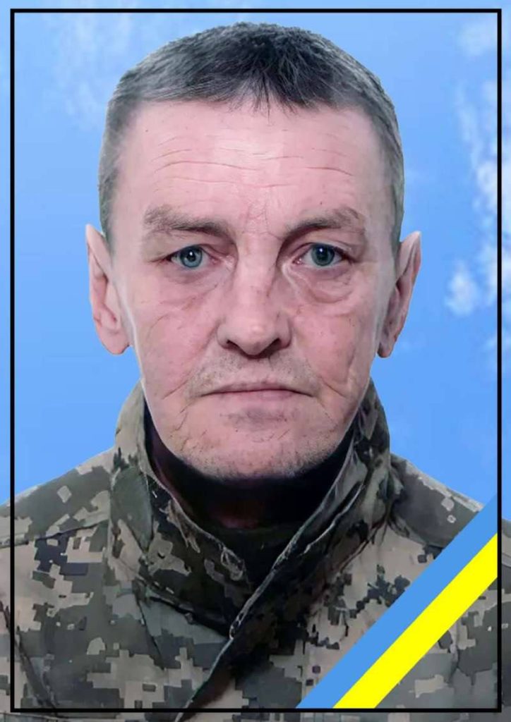 🇺🇦 Бердичівщина втратила Захисника — загинув Сергій Демедюк. 💔 Ще одна важка втрата для громади… 🕯️ Демедюк Сергій Олександрович, 1973 року народження, житель села Нехворощ. 🪖 Служив навідником 7 десантно-штурмової роти 2 десантно-штурмового батальйону в/ч А2582. 😔 З 31 липня 2025 року вважався зниклим безвісти після бою в районі н.п. Шахове Покровського району Донецької області. 💥 На жаль, підтвердилася загибель Героя, який мужньо захищав Україну. 🙏 Щирі співчуття рідним, близьким та побратимам. Схиляємо голови у скорботі разом із вами. 🕯️ Світла пам’ять Герою. Вічна слава Захиснику України. #війна
